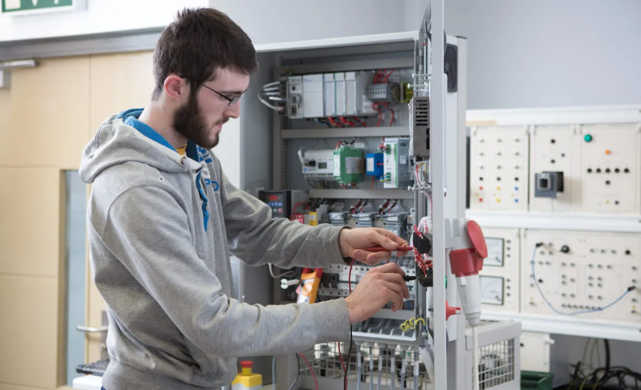 DGUV V3 Prüfung: Welche Vorschriften gelten für Elektroinstallationen?