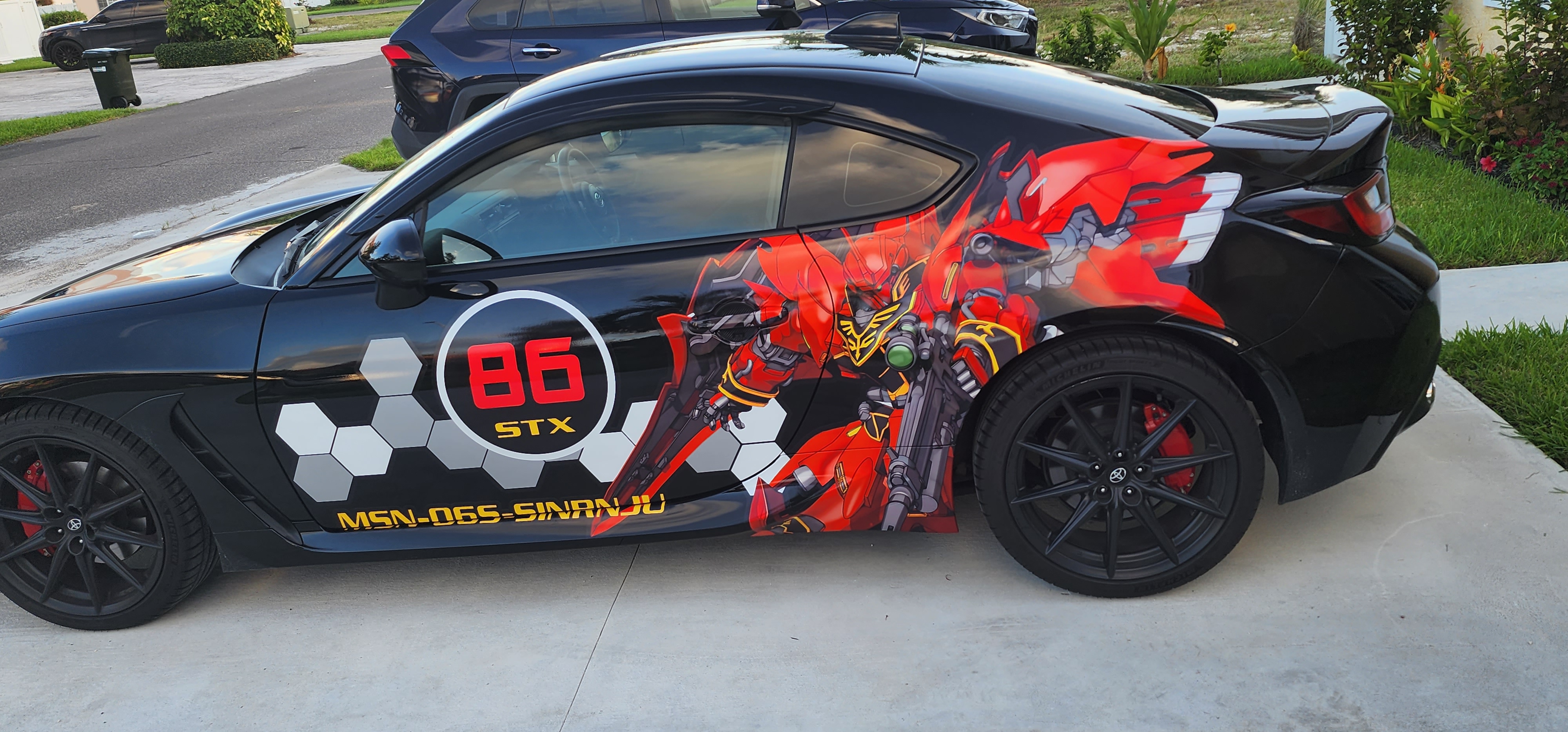 Anime on Car: So bringen Sie Ihre Lieblingscharaktere auf die Straße
