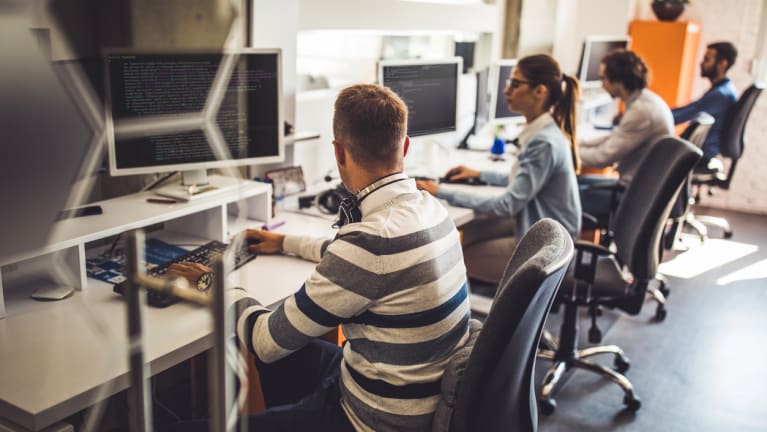 Unsichtbare PC-Überwachung und Mitarbeiterschulung: Förderung von Kompetenz und Sicherheit im digitalen Raum